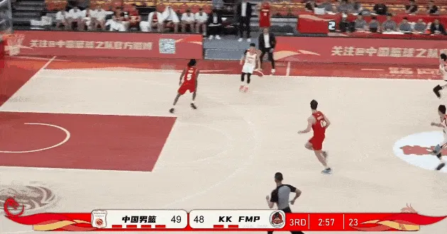 bti体育官方网站-焦泊乔空切对抗上篮打进得到9分，中国男篮领先至3分